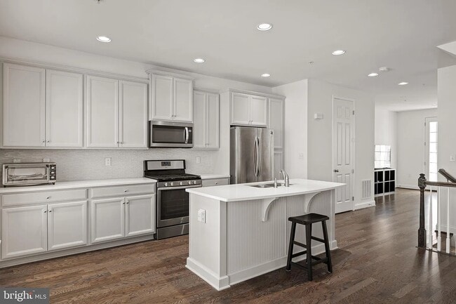 Building Photo - 608 Mayer Pl