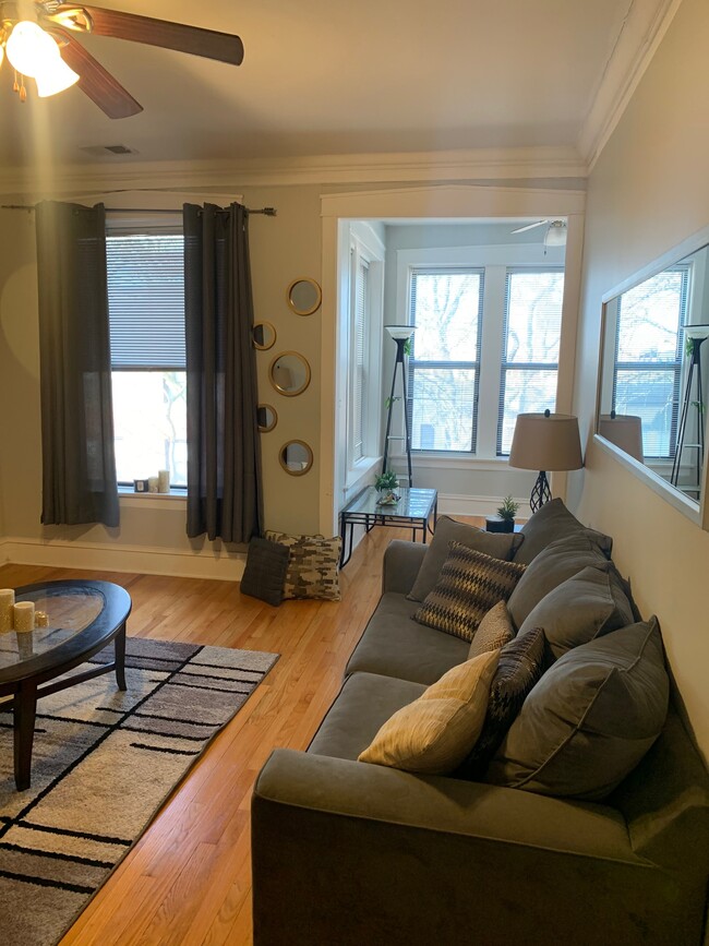Building Photo - 651 E 50th Pl