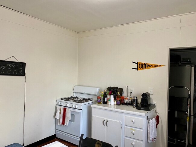 Building Photo - 76 Babcock St