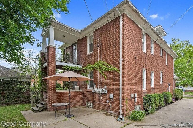 Building Photo - 200 S Pleasant St
