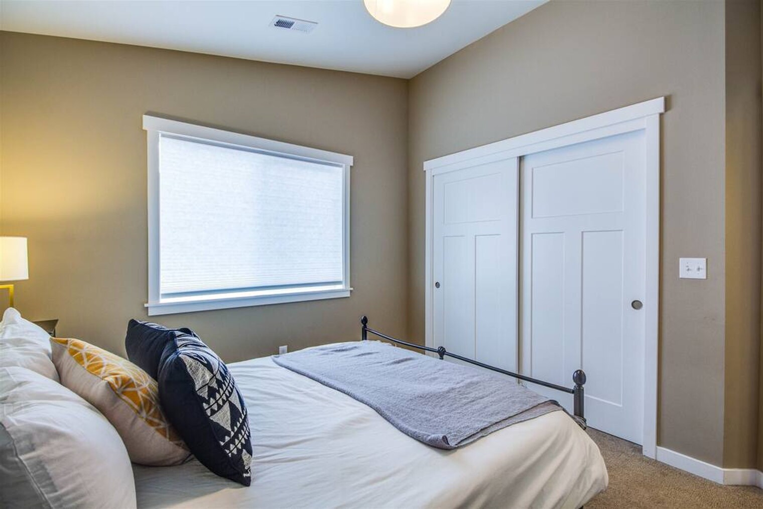 Building Photo - 525 SE Gleneden Place