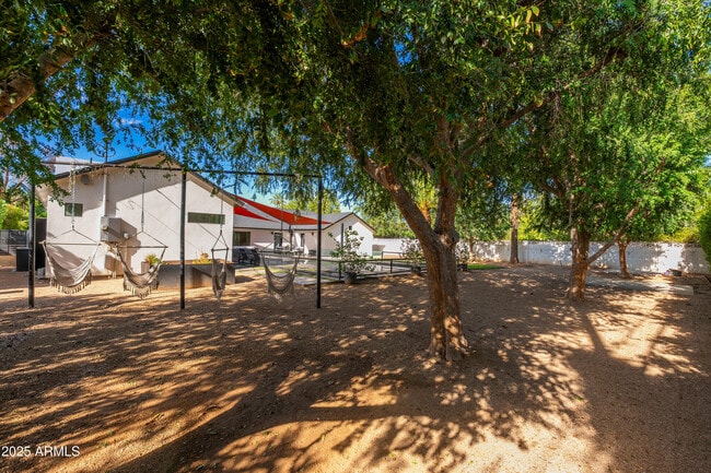 Building Photo - 4421 E Earll Dr