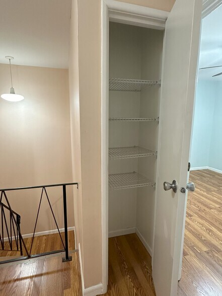 Building Photo - 226 Walker Dr