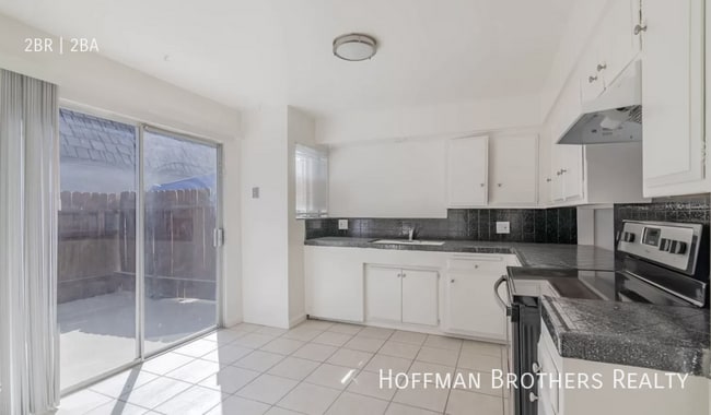 Building Photo - 3624 Dana St