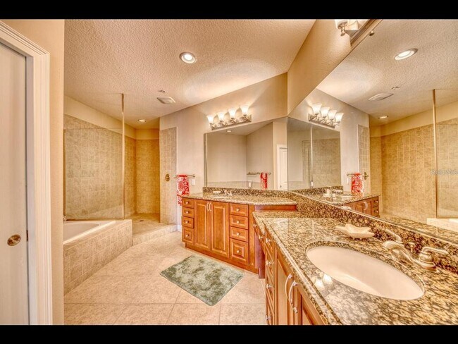 Building Photo - 1042 Bellasol Way