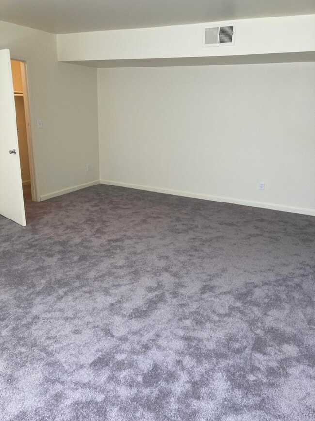 Building Photo - 12264 Chandler Blvd