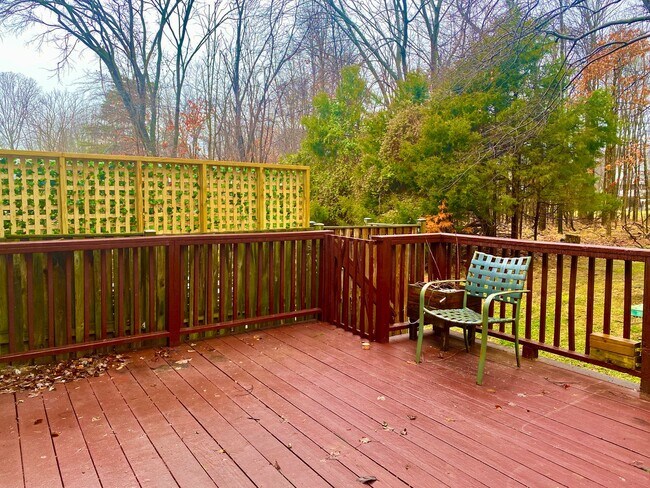 Building Photo - 3 Bedrooms Plus 2 Bonus Rooms!!! 2.5 Baths...