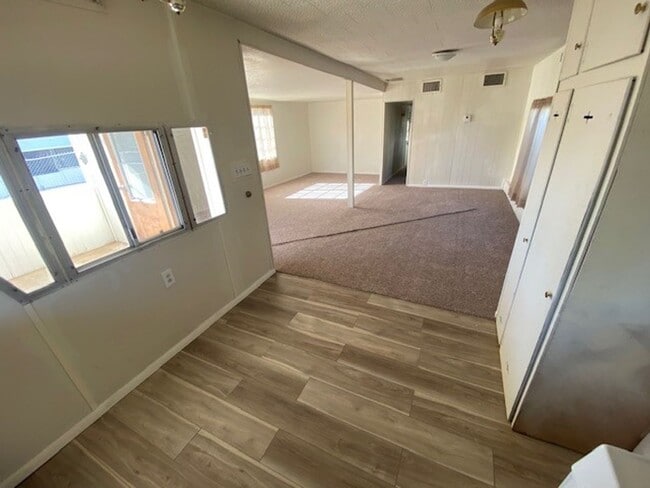 Building Photo - 2 BR Willow Beach with BOAT/RV Marina Membership available!