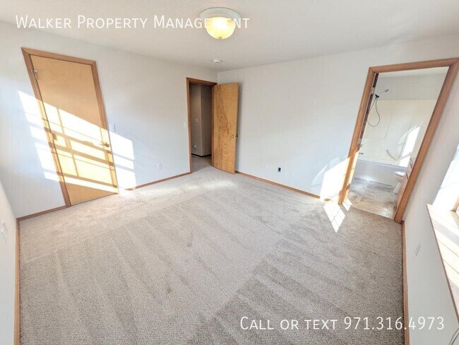 Building Photo - 709 Ella Ct