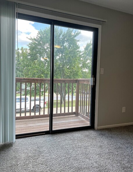 Building Photo - 800 NE Ball Dr