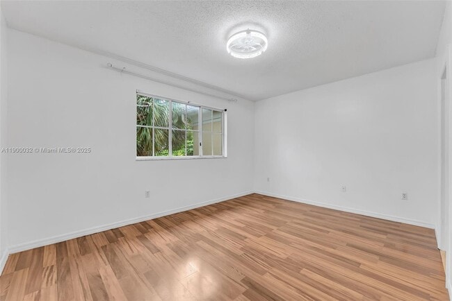 Building Photo - 2464 Centergate Dr