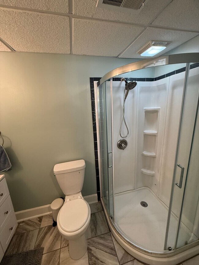Building Photo - FULLY FURNISHED - Move in ready 1 bed & 1 ...