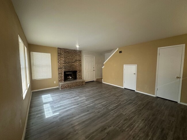 Building Photo - 2 Bed 1.5 Bath in Austin