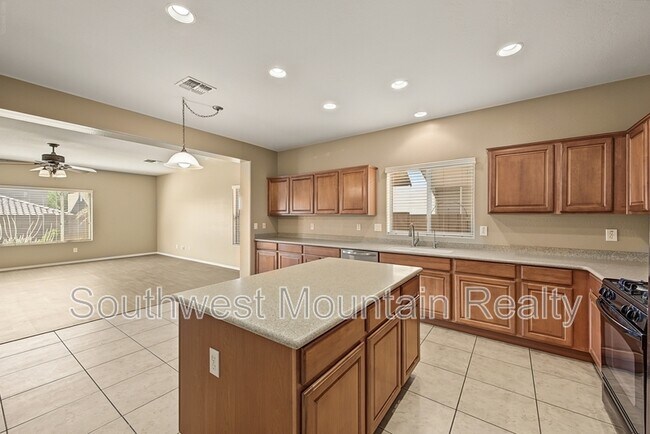 Building Photo - 2346 N Monticello Dr