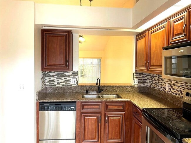 Building Photo - 1219 Lucaya Cir