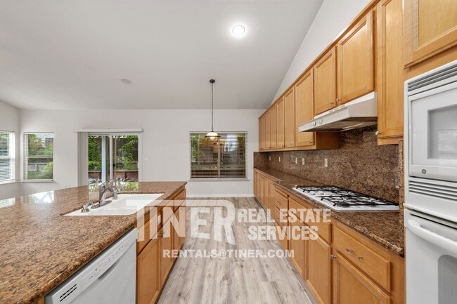 Building Photo - 51 Tulip Tree Cir