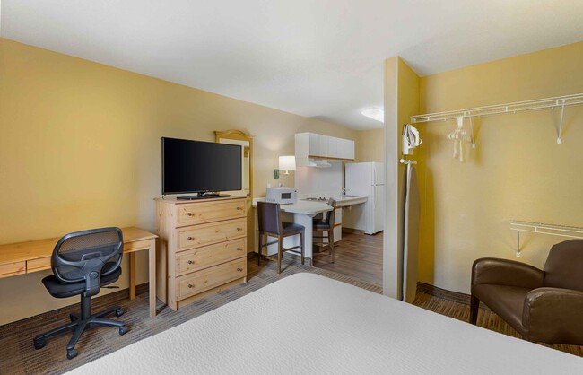 Building Photo - Furnished Studio-Orlando - Southpark - Equ...