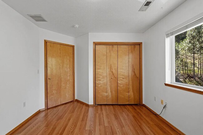 Building Photo - 1327 W Qualchan Dr