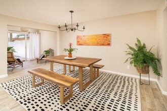 Building Photo - 905 W Berridge Ln