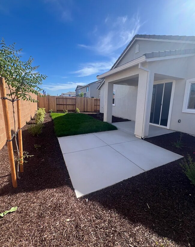 Building Photo - Honey - I'm Home!  BRAND NEW *Elk Grove" 3/2 (Solar).  Please view ENTIRE ad for viewings