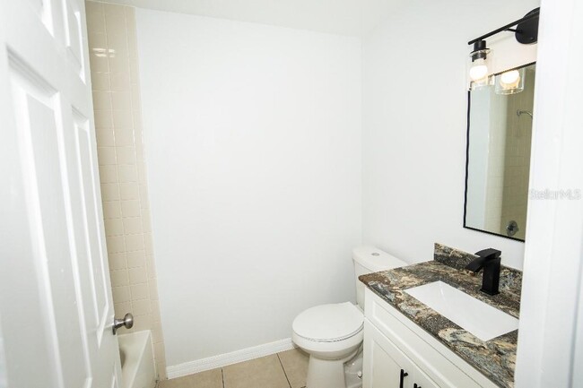 Building Photo - 124 Lakeview Dr