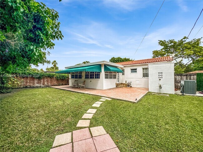 Building Photo - 5760 SW 10th St