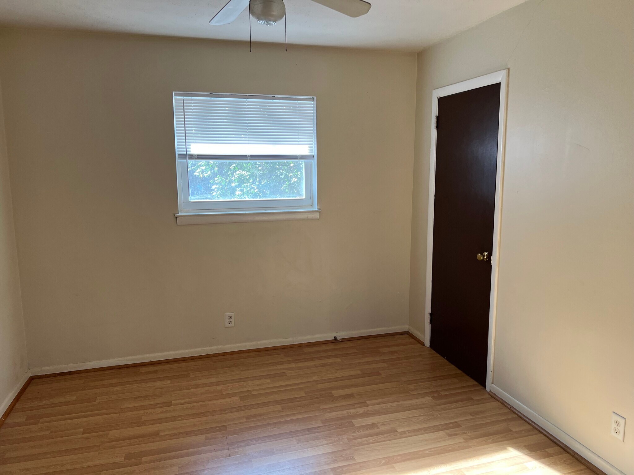 Building Photo - 860 Monroe Dr NE