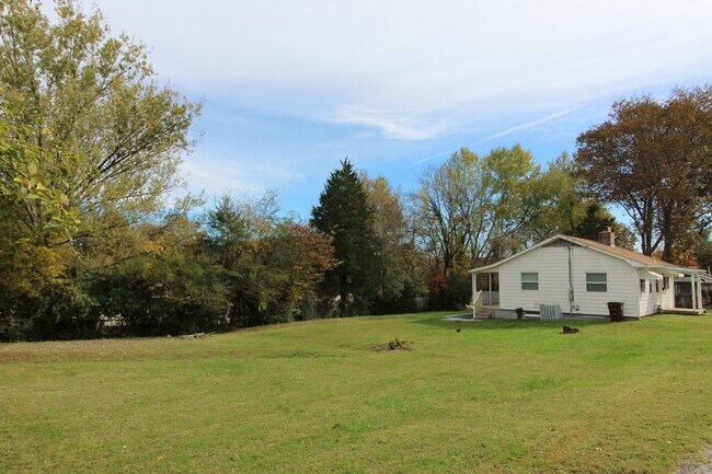 Building Photo - Absolutely adorable home in Oak Ridge