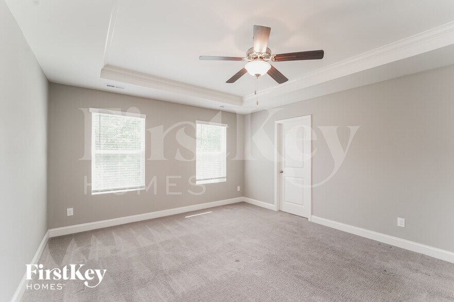 Building Photo - 9321 Sloan Forest Dr