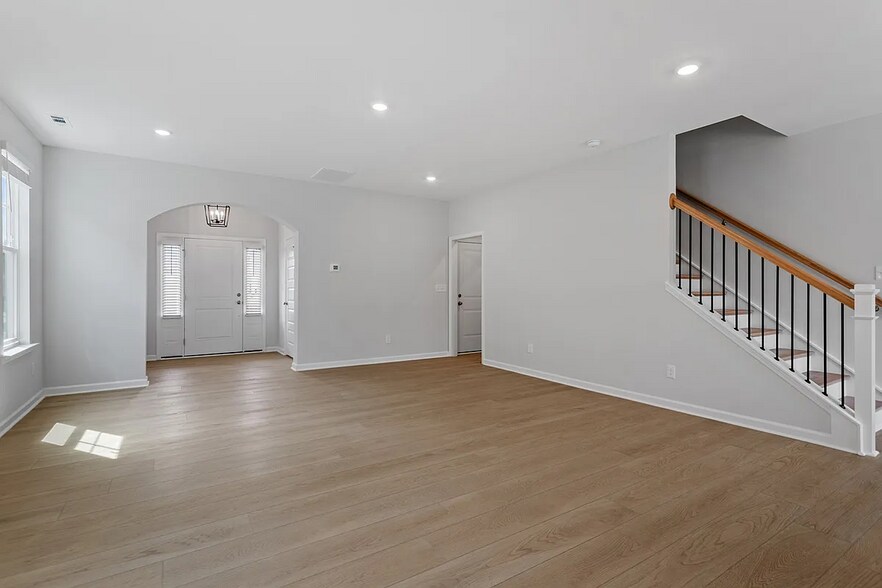 Building Photo - 209 Meadowbark Bnd
