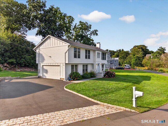 Building Photo - 24 Thimble Farms Rd