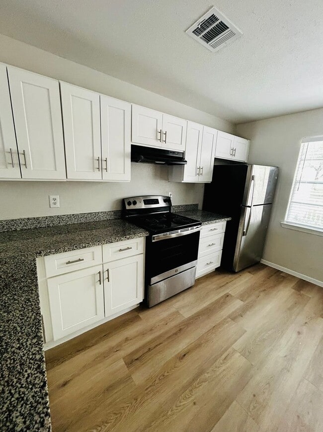 Building Photo - 1818 River Crossing Cir