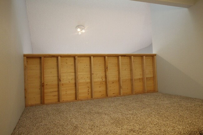 Building Photo - Adorable 2bdrm 1 bath townhome in Desirabl...