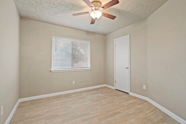 Building Photo - 2502 Planters Row