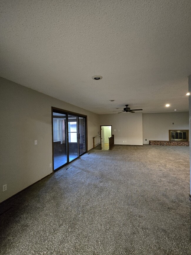 Building Photo - 714 S Fabrique Dr