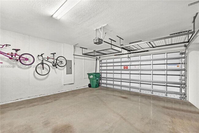 Building Photo - 10250 NW 76th Terrace