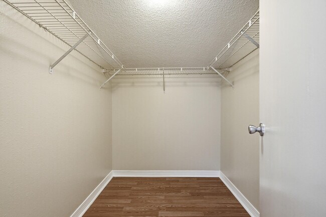 Building Photo - 1807 Whispering Oaks Ln