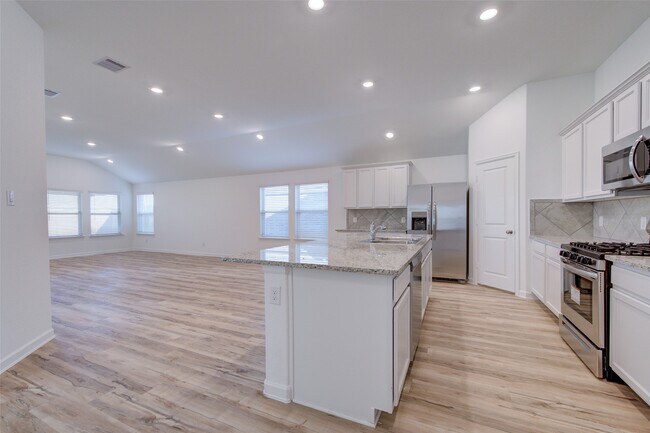 Building Photo - 3330 Meadknoll Ln