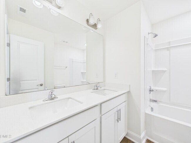 Building Photo - 458 Channel Drop Dr