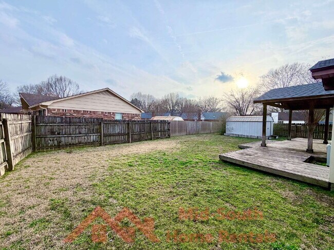 Building Photo - 465 Shelton Rd