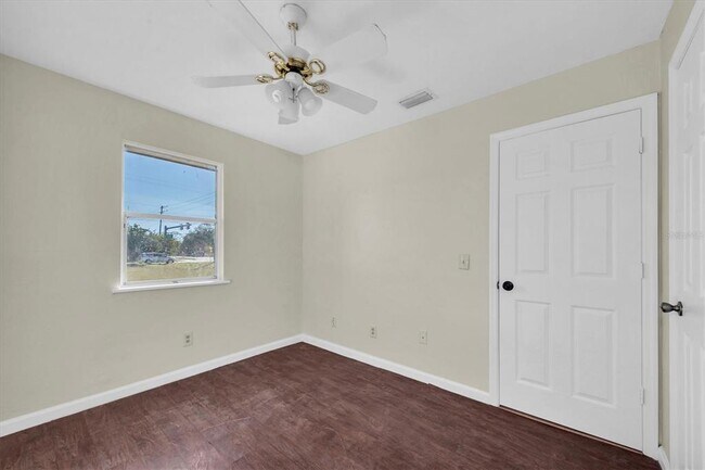 Building Photo - 1607 18th St E