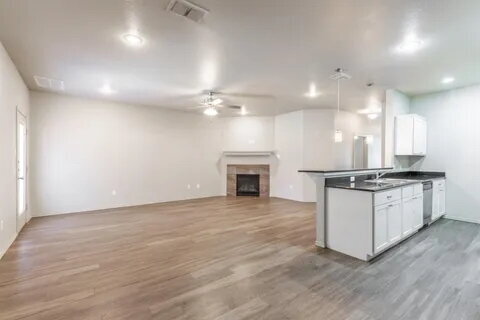 Building Photo - Great 3/3 perfect for roommates and close ...