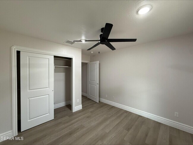 Building Photo - 2633 Dunoon Dr
