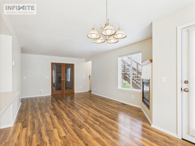 Building Photo - Bright & Spacious 3-Bedroom Apartment