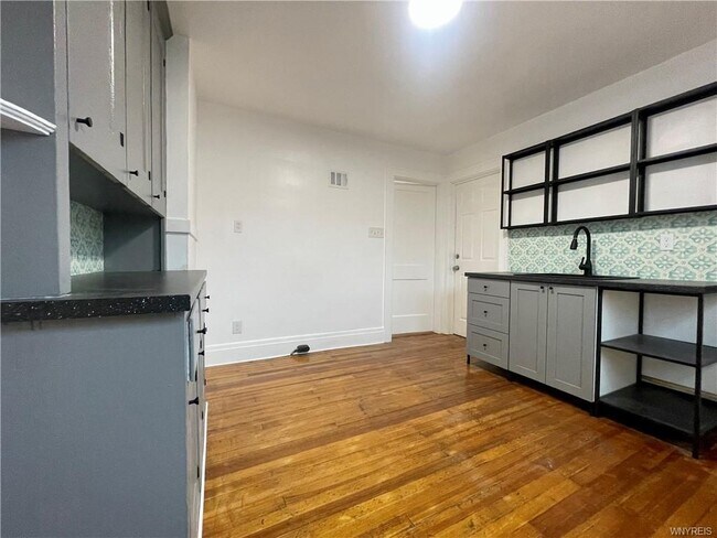 Building Photo - 434 23rd St