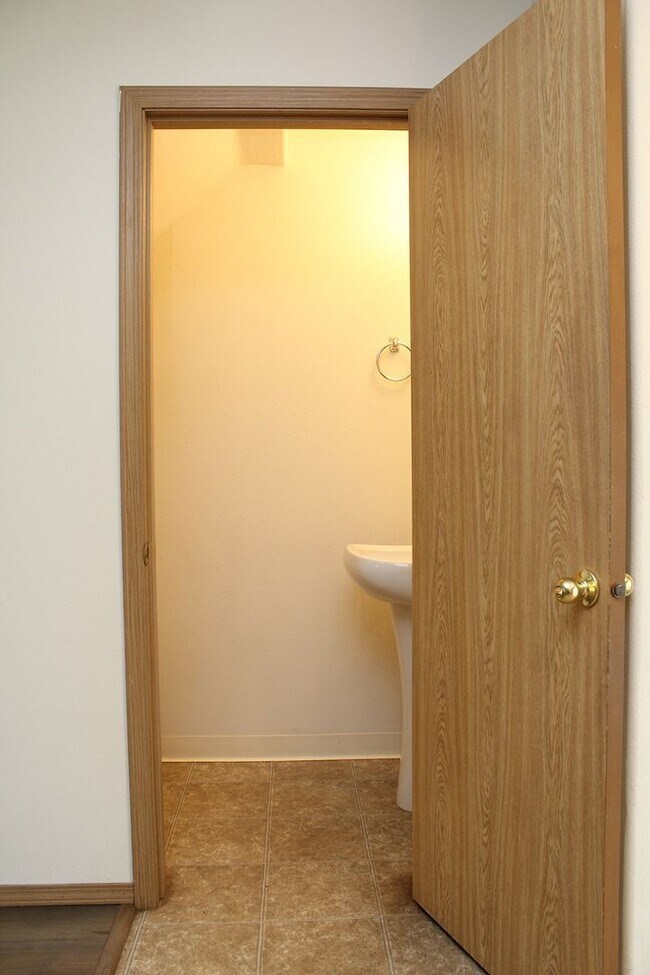 Building Photo - 1971 SE 122nd Ave