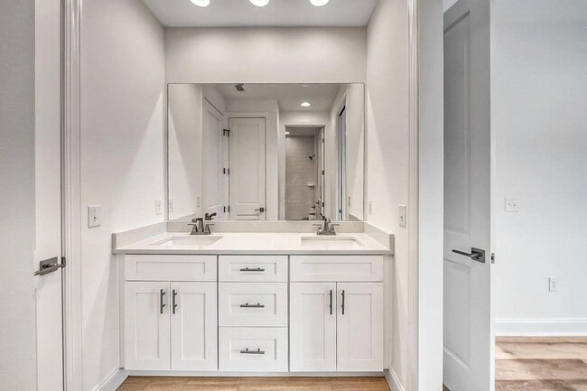 Building Photo - 22 Roundwood Dr