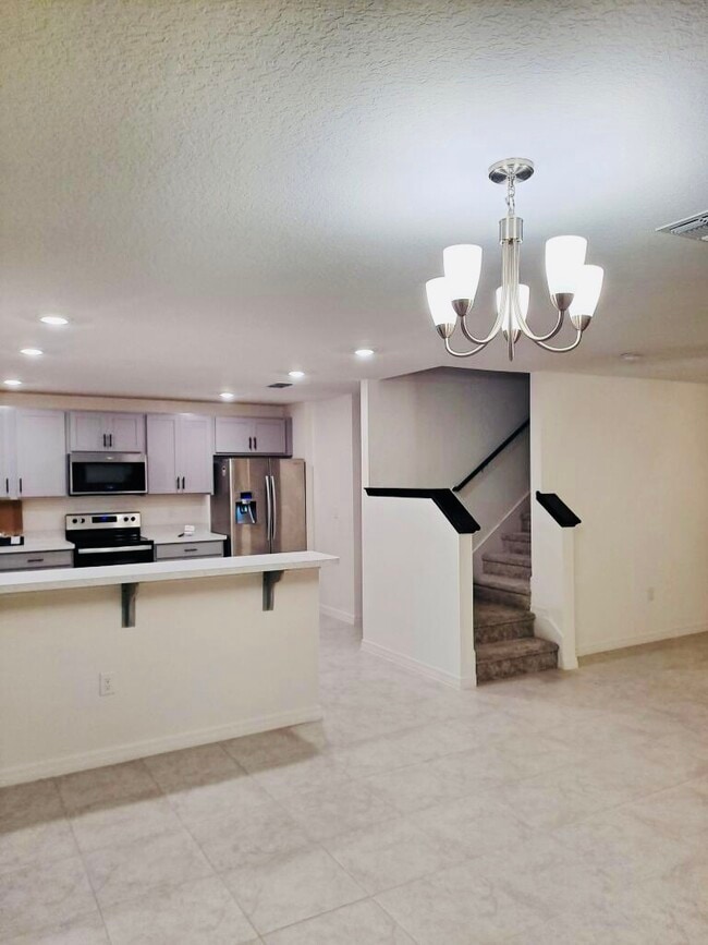 Building Photo - 1120 Papaya Cir.