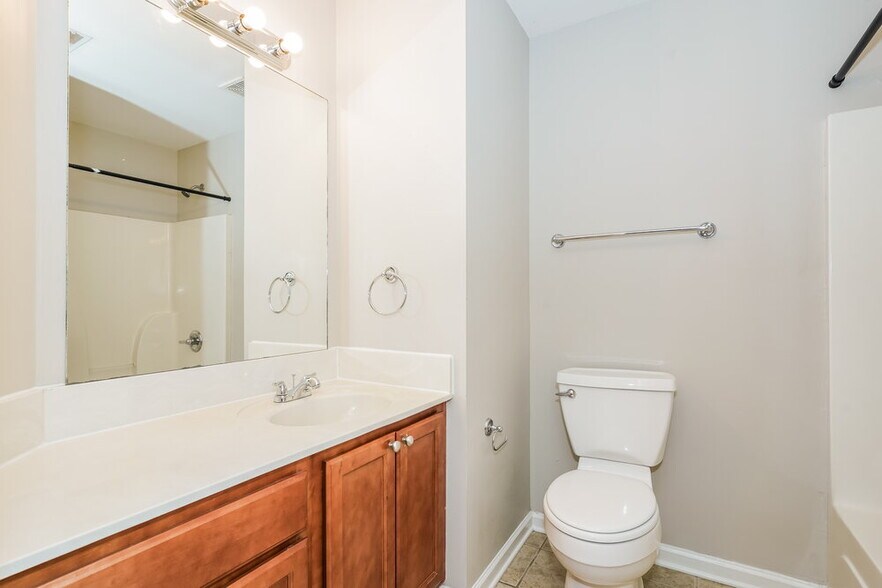 Building Photo - 723 Wildwood Dr