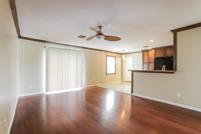 Building Photo - 5751 Oakham St